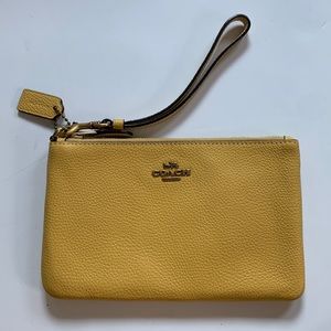 Coach wristlet in yellow gold leather 7.5 x 4.5in